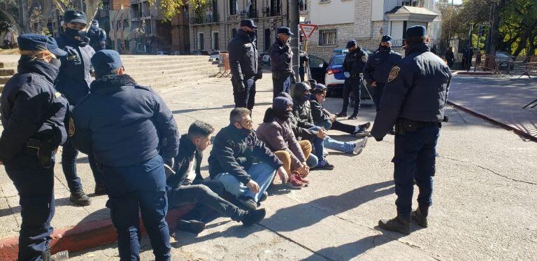 Corridas, disturbios y disparos en la protesta de UTA Córdoba.