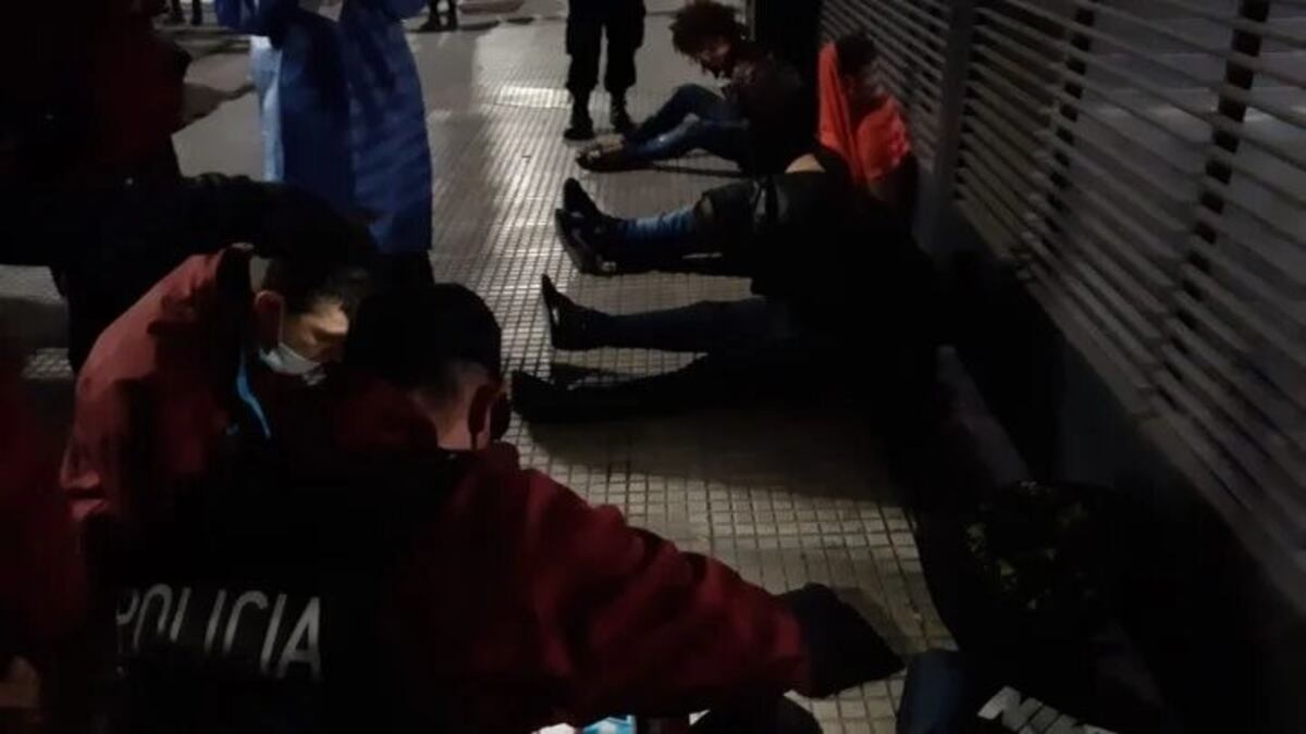 Detuvieron a nueve delincuentes tras asaltar, maniatar y golpear a una familia