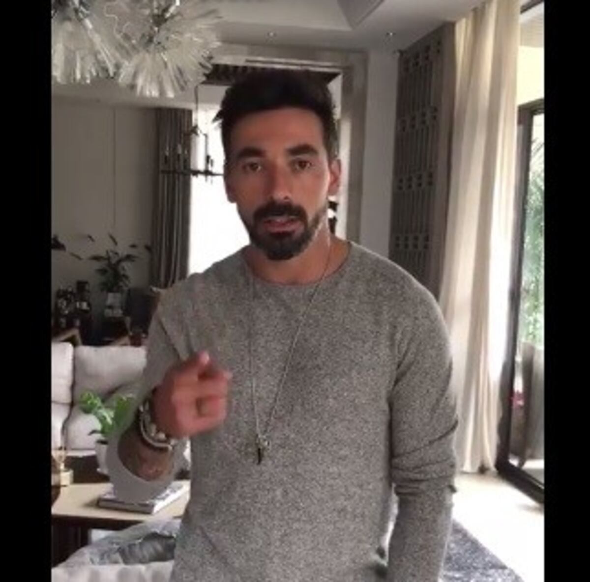 ¡Un copado! Lavezzi grabó un spot pidiendo financiamiento para el nuevo disco de una banda rosarina
