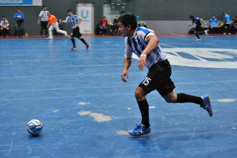 Pablo Ortega también vio la tarjeta azul en el partido.