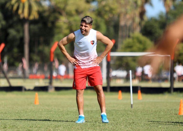 Sebastián Palacios en su primer entrenamiento en Newell's (@CANOBoficial)