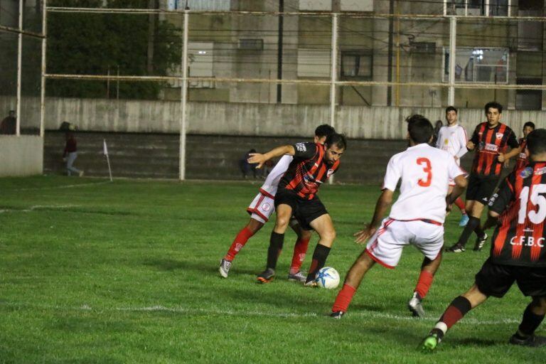 Copa Aiello  Huracán vs Cascallares (foto vía Tres Arroyos)