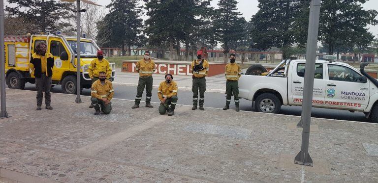 Brigadistas de Mendoza combatieron incendios en campos en Carpintería son parte del Plan de Manejo del Fuego