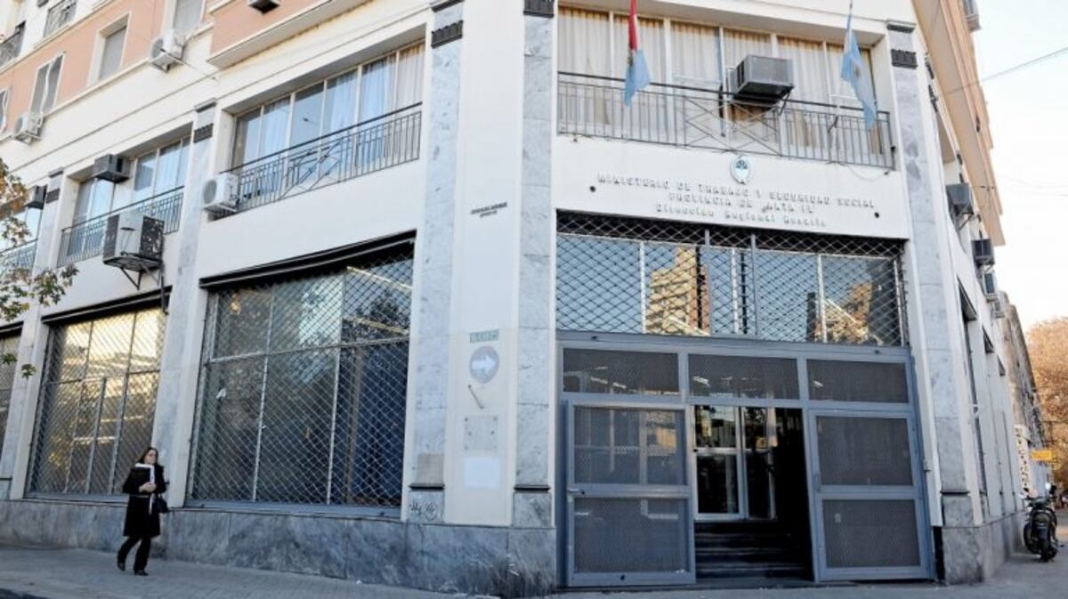 Denuncian que despidieron a 30 operarios de una planta metalúrgica rosarina