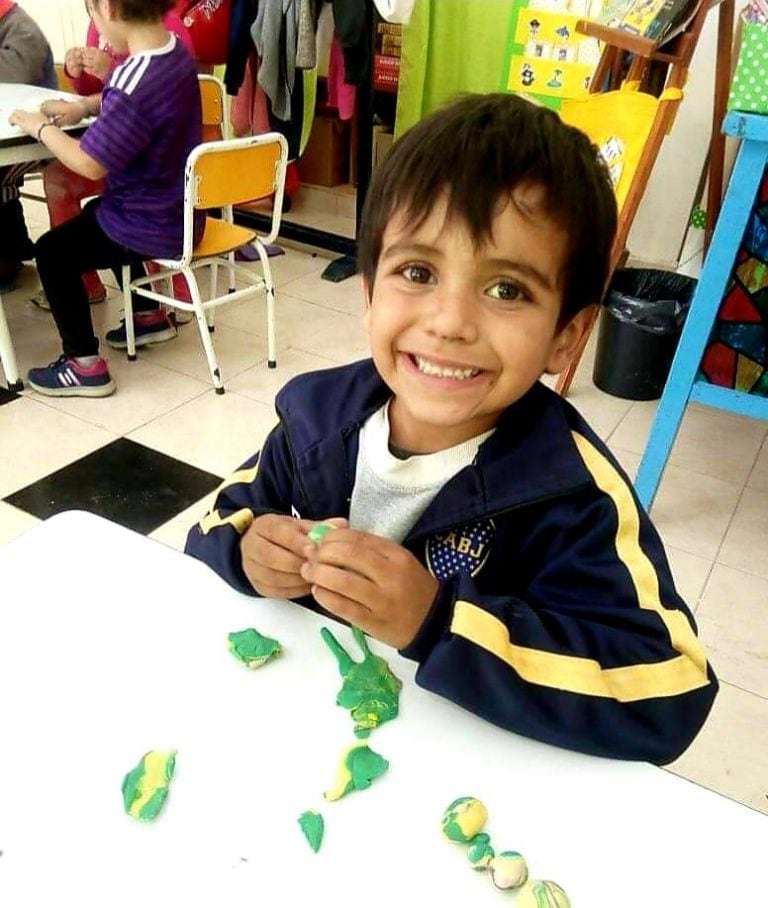 El pequeño Thiago en un día de jardín. (Foto: gentileza Nataly Herrera).