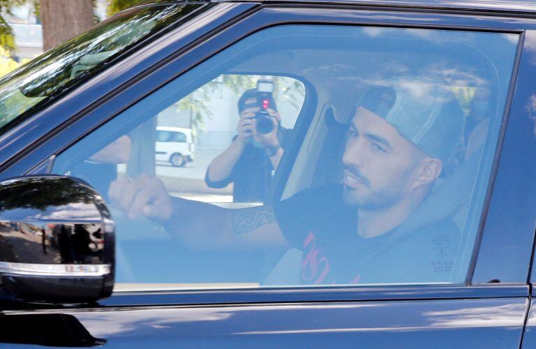 Luis Suárez se presentó a entrenar aunque no será tenido en cuenta. (REUTERS)