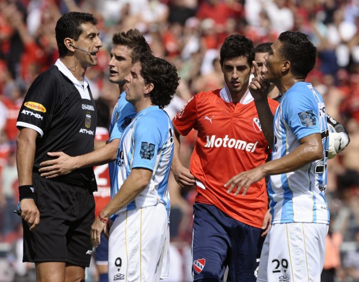 El rosarino Sergio Pezzotta cruzó a Javier Castrilli: "Tuvo varios problemas morales"