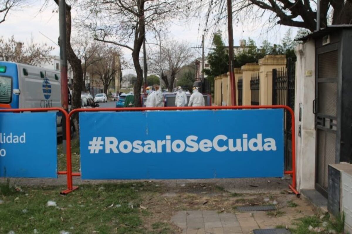 Todos los abuelos de un geriátrico de zona sur fueron evacuados por tres muertes por coronavirus