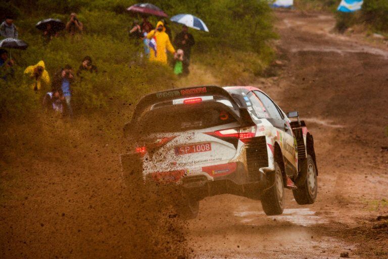 EPA3893. VILLA CARLOS PAZ (ARGENTINA), 25/04/2019.- El británico Kris Meeke maneja su Toyota Yaris WRC, RC1 durante el Rally Argentina 2019, este jueves en Villa Carlos Paz, Córdoba (Argentina). EFE/STR