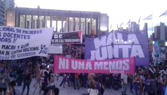 Las mujeres rosarinas coparon el Monumento en el 8M