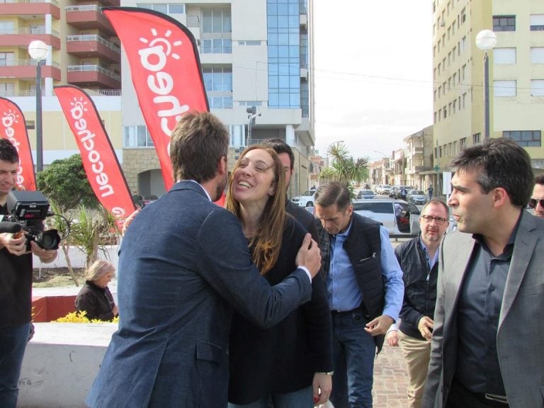 Vidal saludando al Presidente del ENTUR, Eduardo Otero.