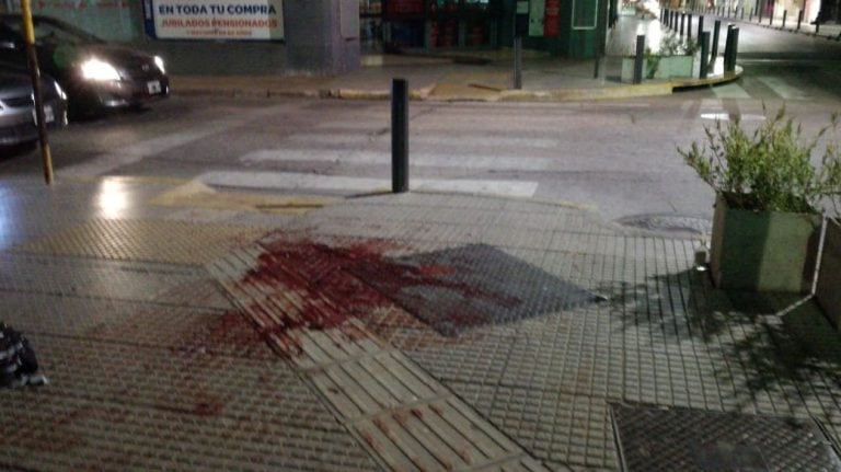 La pelea entre naranjitas terminó con uno de ellos herido en el cuello.