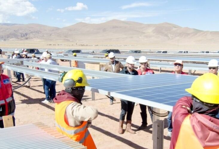 Montaje de la planta solar en Cauchari, Jujuy