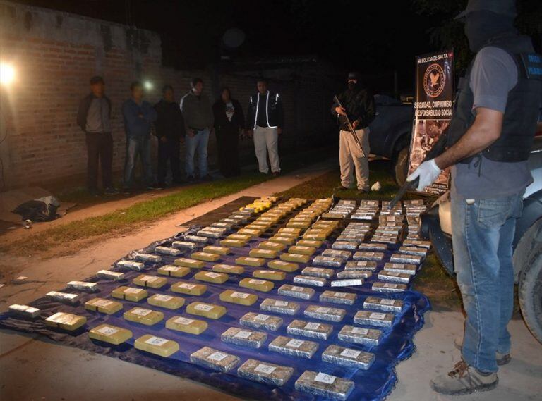 Los 143 kilos de cocaína secuestrados por la Policía. (Prensa Policía de Salta)