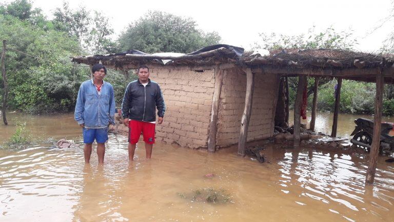 Muchas familias debieron ser evacuadas y están siendo asistidas porque el agua ingresó a sus hogares. (Colaboración)