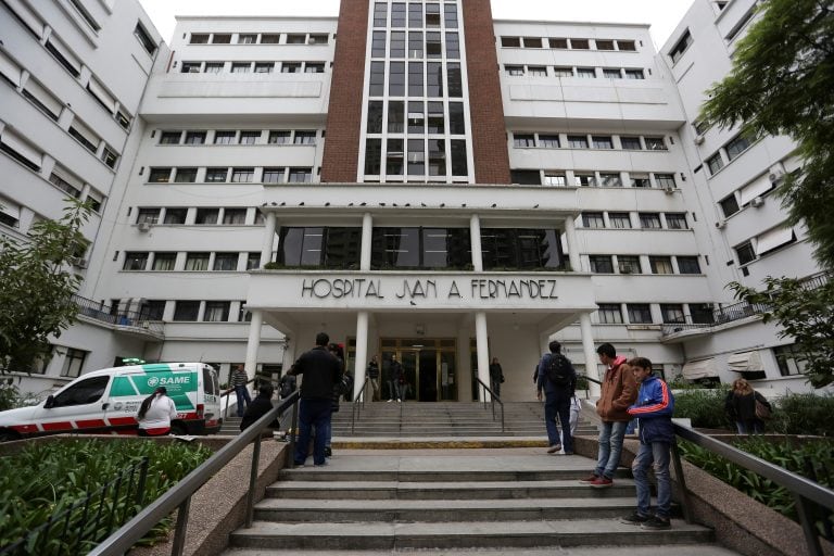 BUENOS AIRES (ARGENTINA), 18/04/2016.- Vista del exterior del Hospital Juan Fernández en Buenos Aires (Argentina) hoy, lunes 18 de abril de 2016, donde permanecen tres de los jóvenes que continúan hospitalizados tras la fiesta electrónica del pasado viernes en la capital argentina. EFE/David Fernández costa salguero buenos aires  intoxicacion con drogas fiesta electronica time warp consumo drogas fiesta electronica intoxicacion muertes vista exterior del hospital juan fernandez