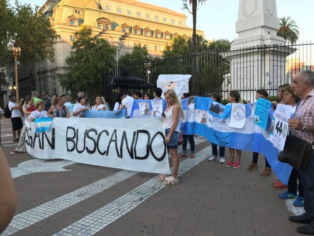 "Sigan buscando", exigieron familiares de tripulantes del ARA San Juan