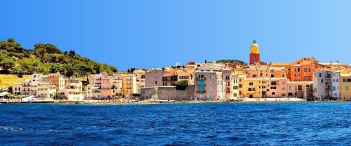 Hace unos días, el futbolista se instaló en la exclusiva localidad de Saint Tropez, en la ribera del mar Mediterráneo.