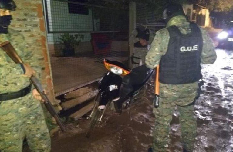 La Policía recuperó gran parte de las pertenencias del equipo de Matías Menvielle, el piloto pampeano del TN. (Foto: El Territorio)