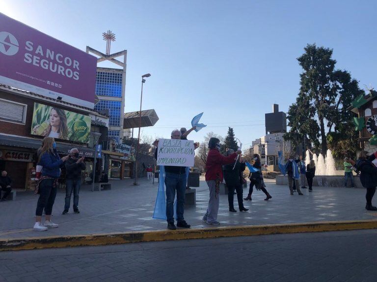 Banderazo 17 de Agosto (Foto: VíaCarlosPaz)