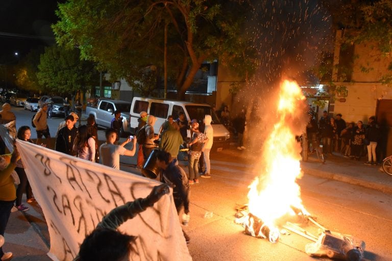 Incidentes en la previa del acto electoral.