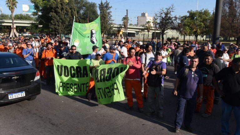 Las protestas fueron en el nudo vial. Fotos: Alf Ponce|Mdz.