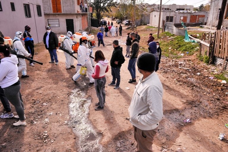 Testeos en la villa Azul (Clarin)