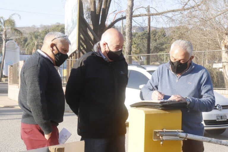 El momento en que se formalizó el ingreso al predio, el pasado martes 18 de agosto. (Foto: prensa municipal).