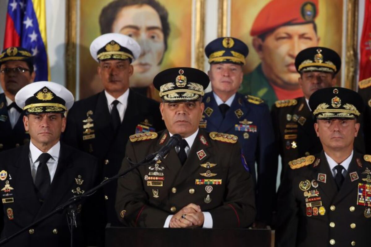 Jefes militares de Venezuela expresan su apoyo a Nicolás Maduro