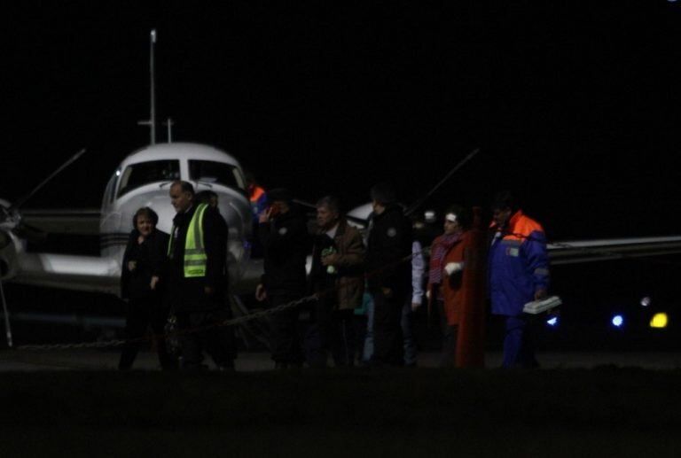 Arribó uno de los aviones con los primeros sobreviviente.