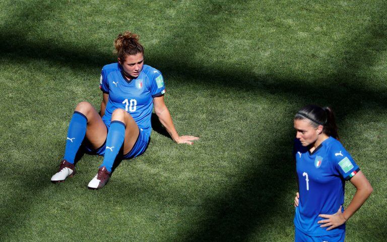 La frustración de las jugadoras italianas que quedaron eliminadas (Foto: REUTERS/Bernadett Szabo)