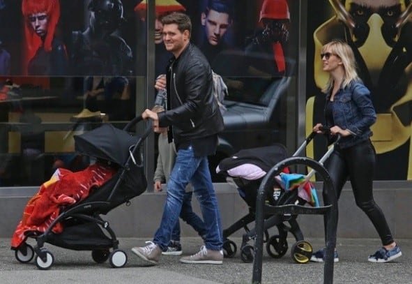 Lopilato y Bublé paseando en familia (Grosby Group)