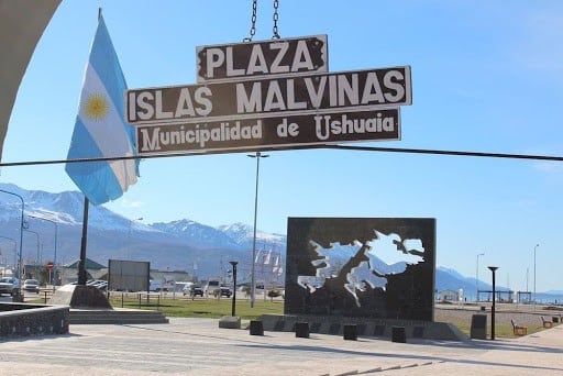 Charlas de derechos argentinos sobre Malvinas, organizadas por la Municipalidad de Ushuaia, tuvo gran acompañamiento de jóvenes.