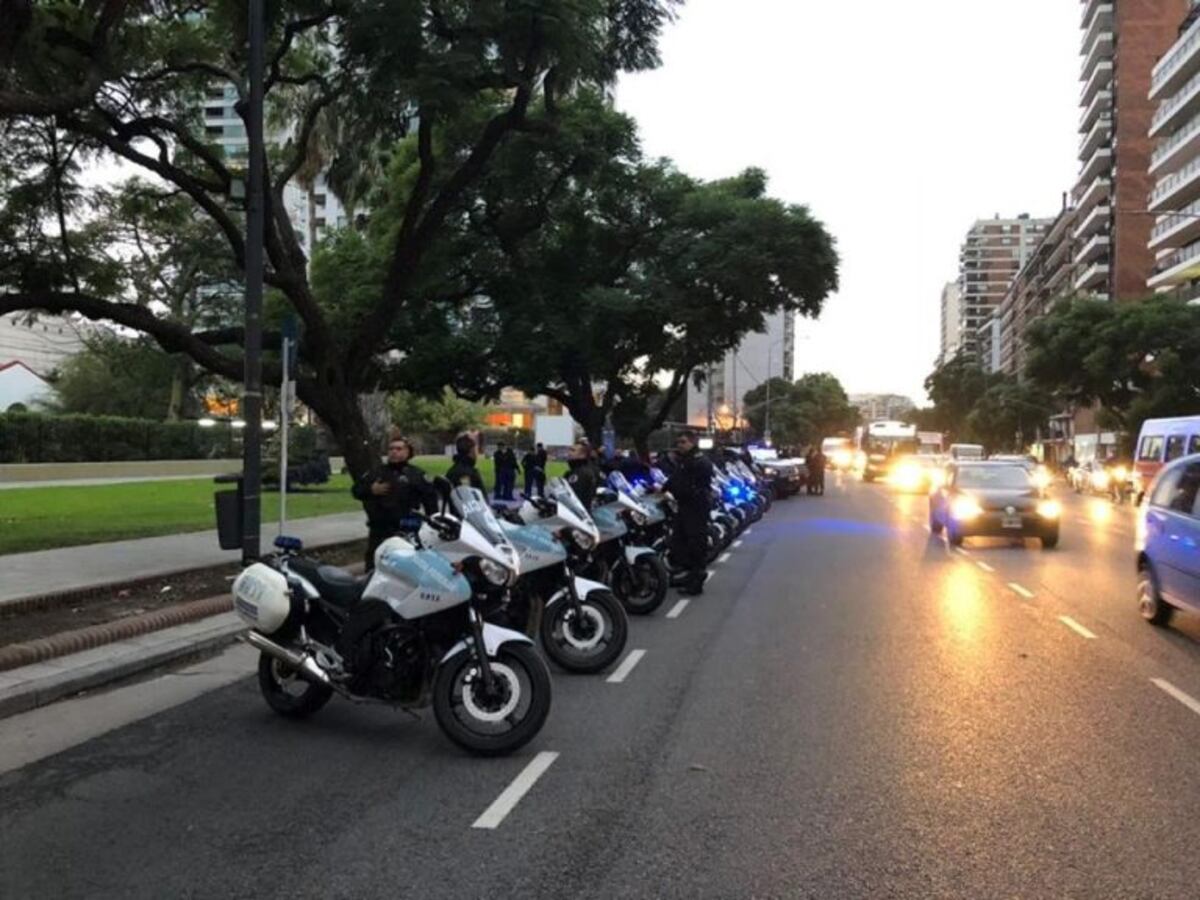 Nada para Rosario: Santa Fe capital recibe 150 policías federales desde Buenos Aires