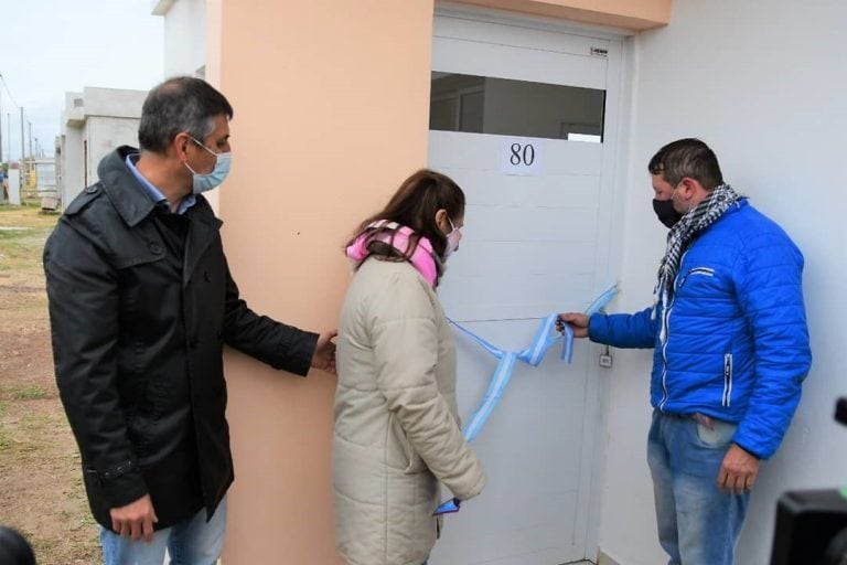 José Bría intendente de Morteros en la entrega de vivienda plan 114 (Prensa Municipalidad de Morteros)