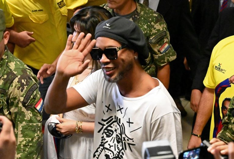 Ronaldinho Gaucho llegó a Paraguay a presentar su libro "Genio en la Vida" (Photo by Norberto DUARTE / AFP)