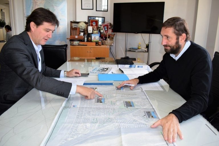 Luis Juncos con Fernando Álvarez de Celis, Secretario de Planificación y Coordinador de la Obra Pública de Nación.