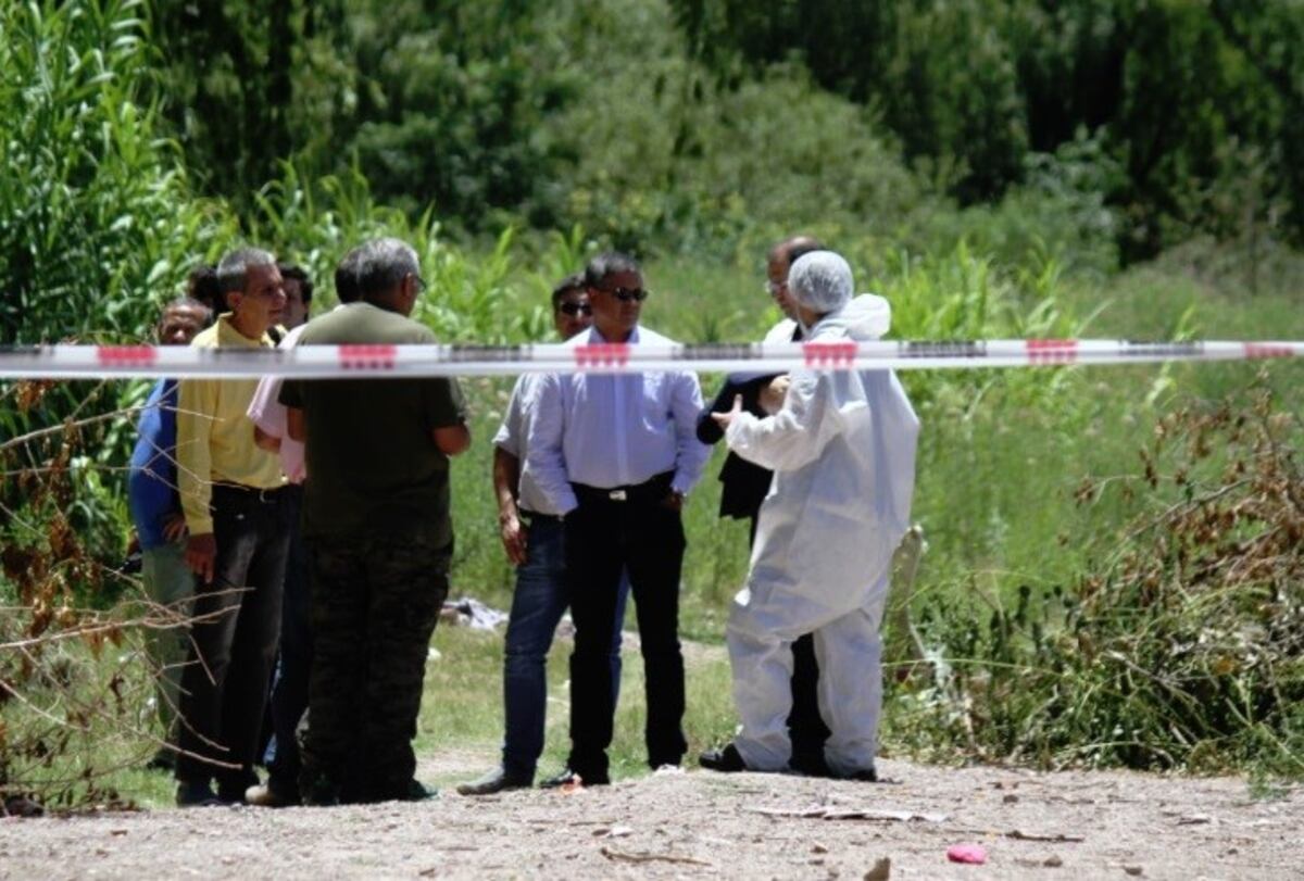 Hallaron el cadáver de una mujer en un descampado
