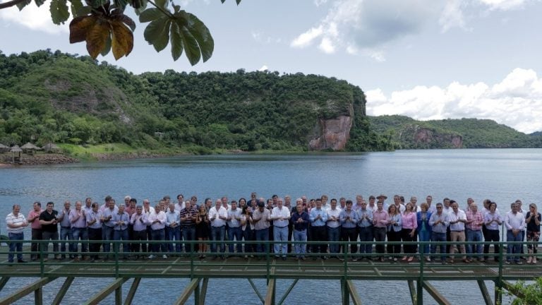 Passalacqua en San Ignacio junto a los intendentes misioneros.