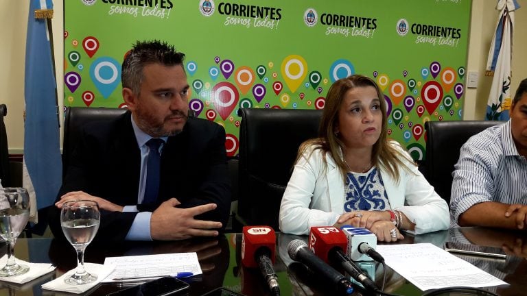 Conferencia de prensa de la Ministra de Educación junto al Secretario General de Gobierno.