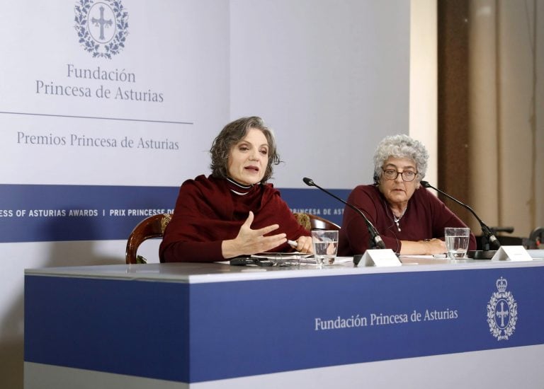 Las biólogas Joanne Chory, estadounidense, y Sandra Myrna Díaz galardonadas con el Premio Princesa de Asturias de Investigación Científica y Técnica (EFE/ José Luis Cereijido).