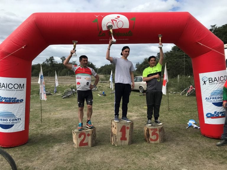 Ganadores competencia mayores mountain bike Tolhuin, Tierra del Fuego