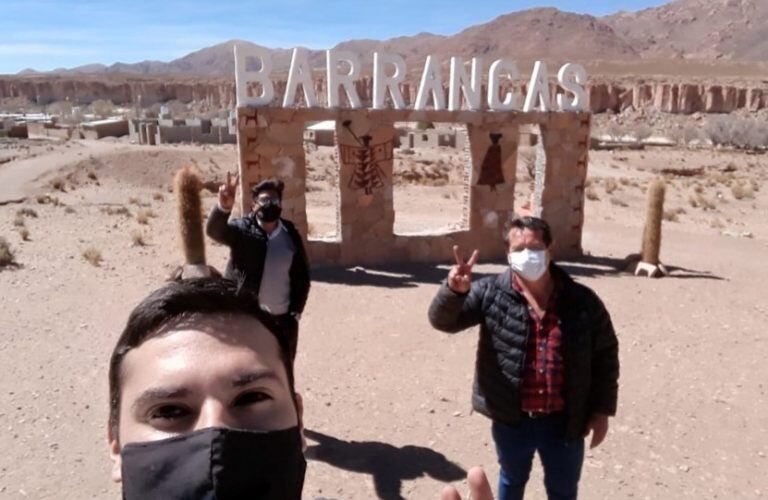 El diputado Belizán (der.) visitó las localidades de Susques y Abdón Castro Tolay (Barrancas).