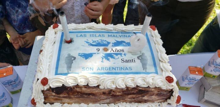 Niño correntino festejó su cumpleaños homenajeando la gesta Malvinas