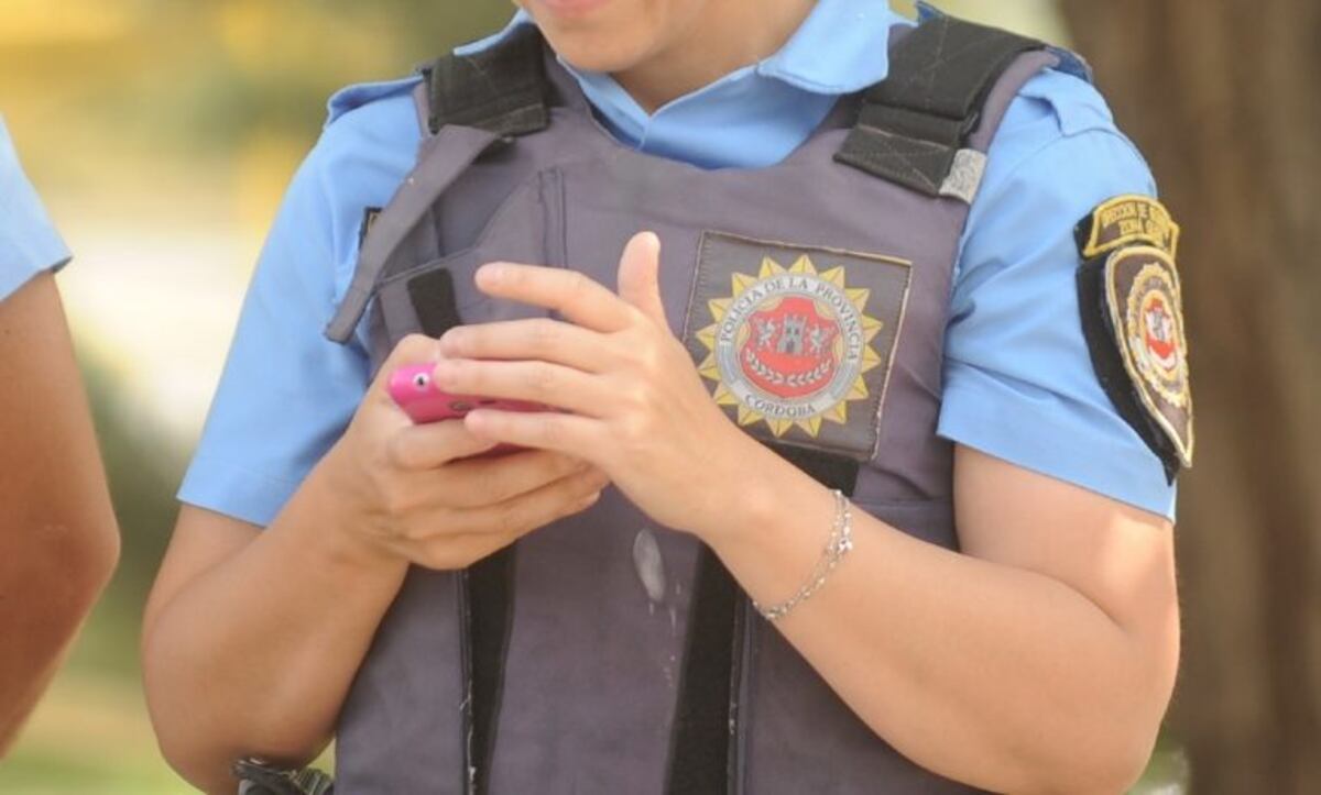 Policías de Córdoba, sin celular ni redes sociales mientras estén de servicio