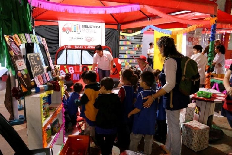 Los chicos se divirtieron con actividades preparadas para ellos durante la feria. (MisionesOnline)