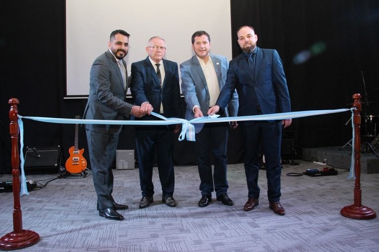 El Pastor David Sensini, ( Iglesia el Redil de Cristo Rosario) el Pastor Pedro Bogdan, El Intendente Mauricio Cravero y el Pastor Franco Vassallo.