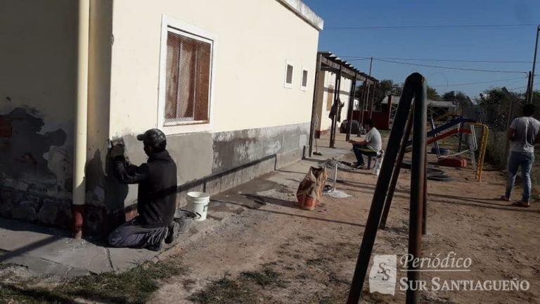 Jóvenes refaccionaron el centro de aislamiento en el que cumplieron la cuarentena. (Foto: Sur Santiagueño).