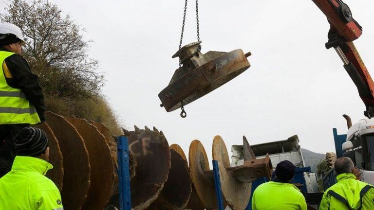 La esperanza de Julen: una cápsula intentará acercar a un equipo de mineros para lograr el rescate