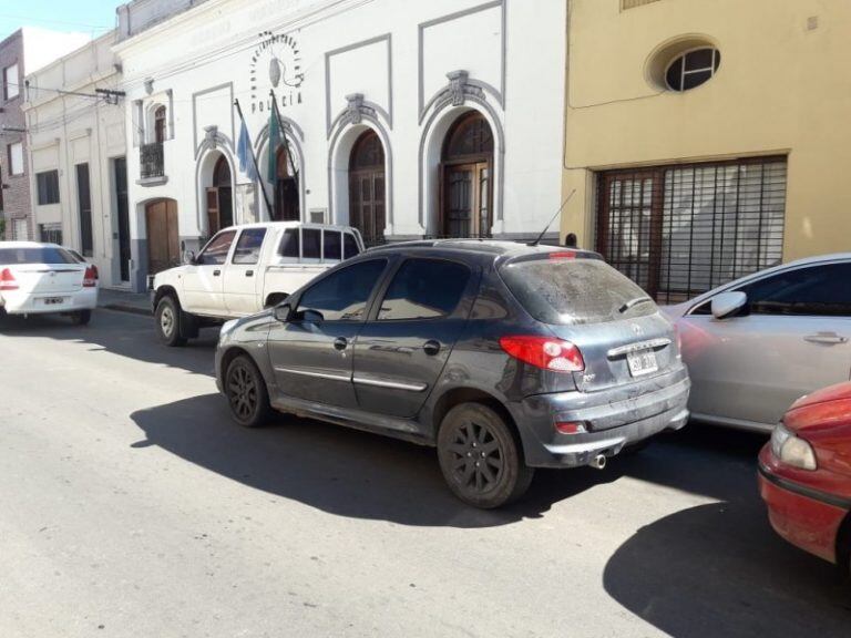 El Peugeot 207, propiedad de García. (El Norte)